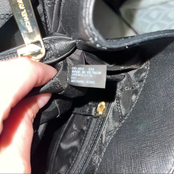 Michael Kors Teagan Black Large Tote - Picture 8 of 10